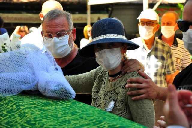 Demet Evgar'ın acı günü babaanesinin cenazesinde gözyaşlarına boğuldu - Resim: 3