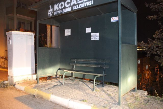 Kocaeli'de duraktaki ilanı görenler şaşkına döndü! Yaşlı adam bakın ne yazmış - Resim: 2