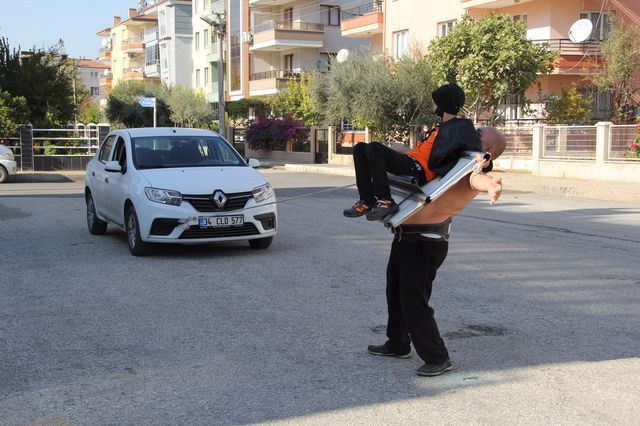 İzmir'de 3 gün uyuyamayınca gizli yeteneğini keşfetti! Bel fıtığını iyileştiriyor - Resim: 1