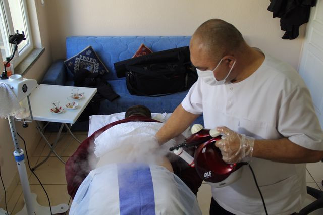 İzmir'de 3 gün uyuyamayınca gizli yeteneğini keşfetti! Bel fıtığını iyileştiriyor - Resim: 2