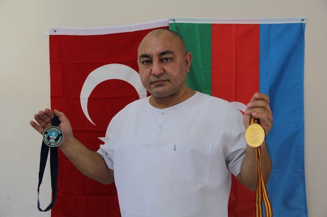 İzmir'de 3 gün uyuyamayınca gizli yeteneğini keşfetti! Bel fıtığını iyileştiriyor - Resim: 4