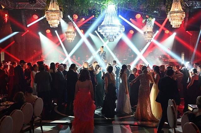 Onur Can Kadıoğlu ve Esma Nur Hantumanlı evlendi! Düğünde Ebru Gündeş rüzgarı esti - Resim: 1