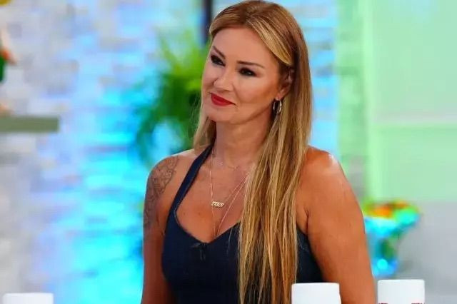 Pınar Altuğ'dan takipçisinin yorumuna yanıt! "Ne alaka" - Resim: 2