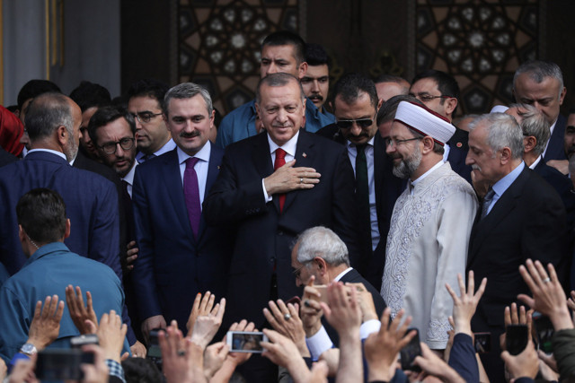 Cumhurbaşkanı Erdoğan: İnşallah hırsızlara bu işi bırakmayacağız - Resim: 0