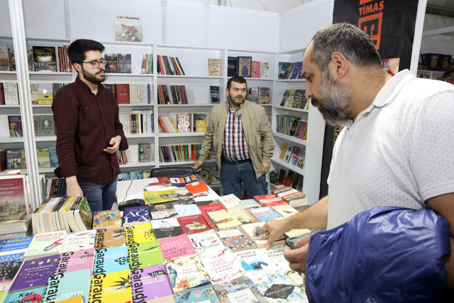 CHP Adayı'nın izin vermediği kitap fuarına İstanbullular akın ediyor - Resim: 1