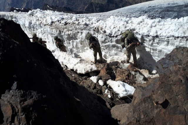 Pençe harekatında yeni gelişmeler 6 terörist öldürüldü 2 askerimiz yaralandı - Resim: 0