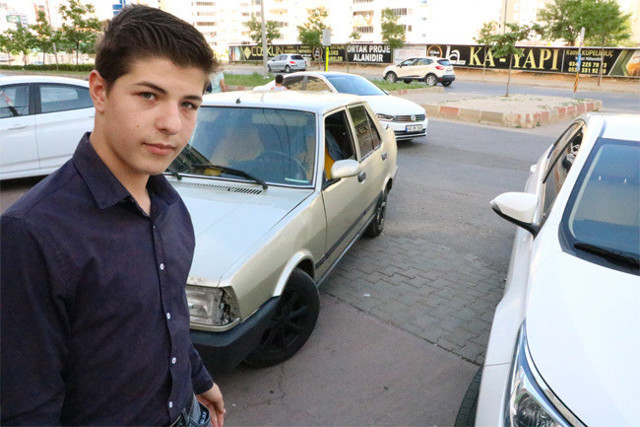 Suriyeli genç market girişinde bulduğu 17 bin 500 lirayı bakın ne yaptı! - Resim: 0