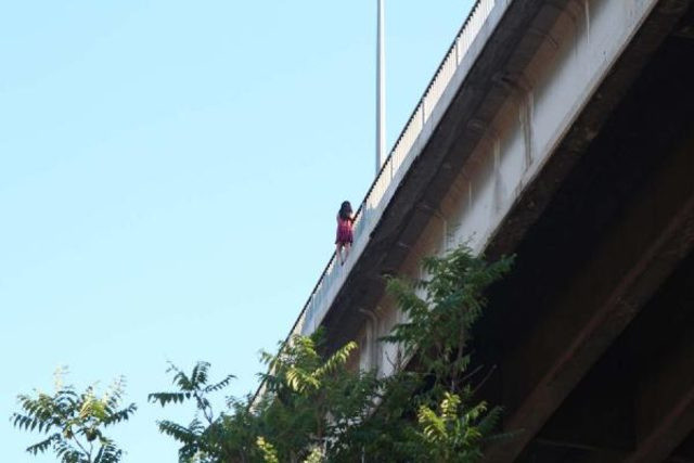 Nefesler tutuldu! 15 Temmuz Şehitler Köprüsü'nde intihar girişimi - Resim: 1