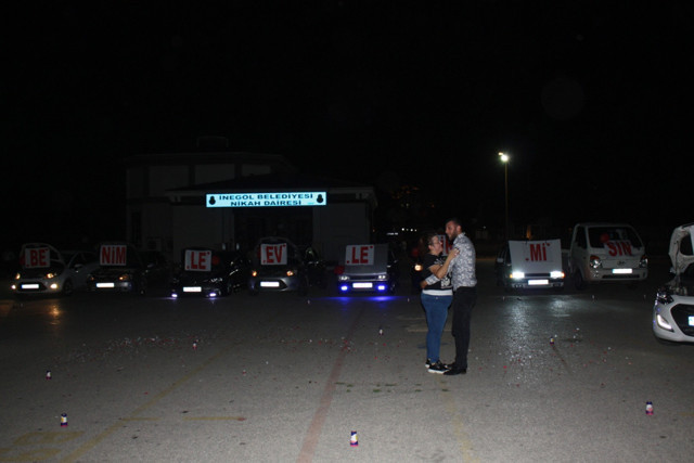 Bursa'daki ilginç evlilik teklifi görenleri şaşırttı! - Resim: 0