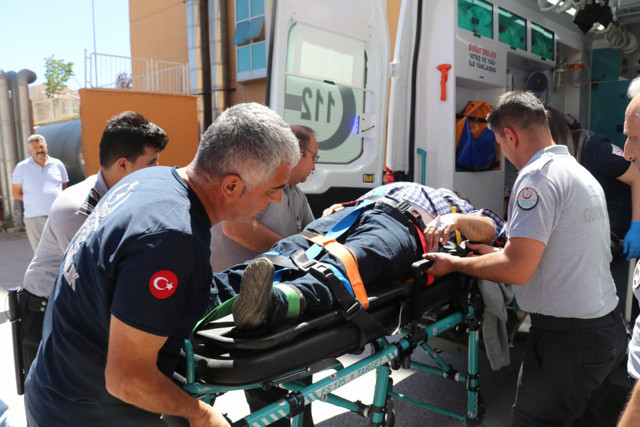 Erzincan- Sivas karayolunda iki otomobil çarpıştı! 3 ölü 2'si ağır 6 yaralı - Resim: 3