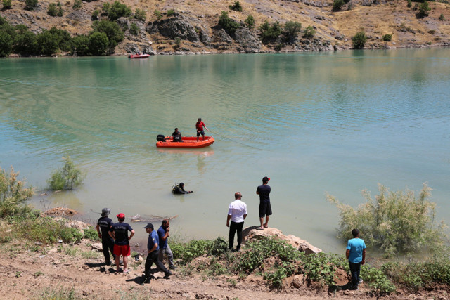 Munzur Çayı'na düşerek kaybolan gencin cesedi bulundu - Resim: 2