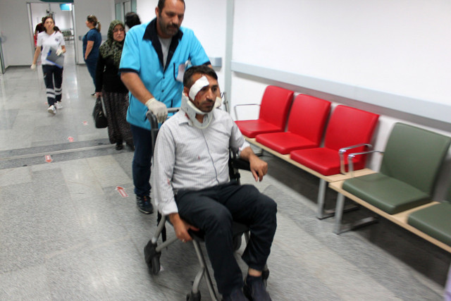 Aksaray'da yolcu otobüsü devrildi! Çok sayıda yaralı var - Resim: 2