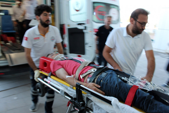 Aksaray'da yolcu otobüsü devrildi! Çok sayıda yaralı var - Resim: 1