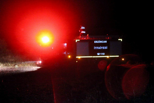 Erzincan'da turşu palet deposu yandı! 2 saatte söndürüldü - Resim: 0