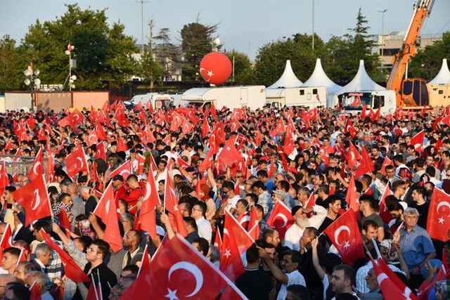 Erdoğan: Ruhlarını satan müptezeller Türkiye'yi ele geçiremeyecek - Resim: 3