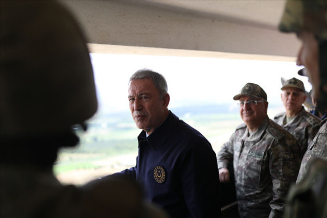 Milli Savunma Bakanı Akar ve kuvvet komutanları Suriye sınırında - Resim: 0