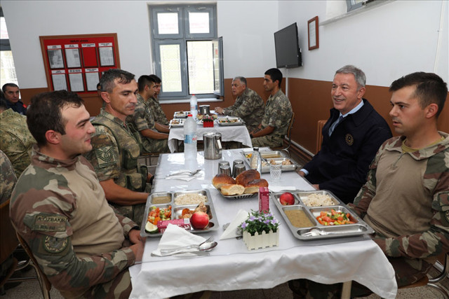 Milli Savunma Bakanı Akar ve kuvvet komutanları Suriye sınırında - Resim: 1