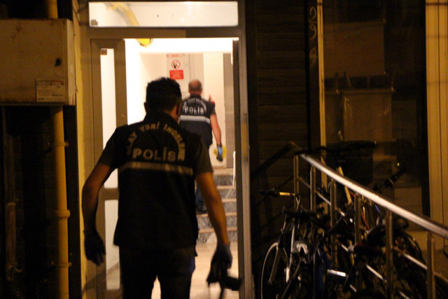 Bolu'da meslekten ihraç edilen polis intihar etti! Eldiven detayı - Resim: 0