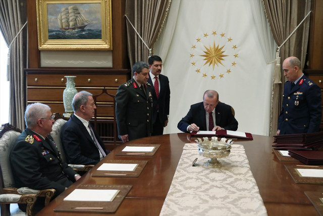 Erdoğan onayladı YAŞ kararları açıklandı İşte terfi alan komutanlar listesi - Resim: 0