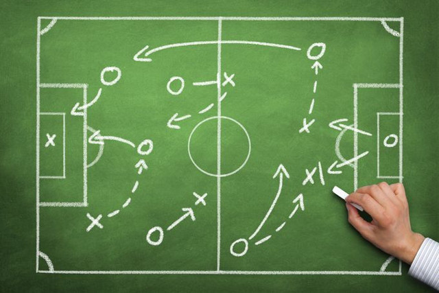 Futbol kurallarında değişiklik! Hocalara sarı-kırmızı kart geldi - Resim: 2