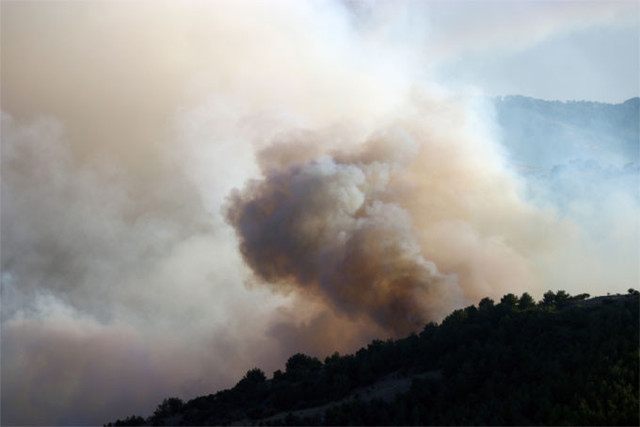 İzmir'de yangın büyüyor! Köy boşaltıldı - Resim: 0