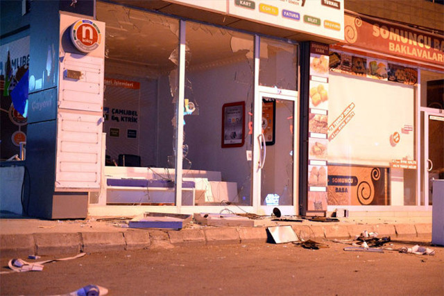 Tokat'ın Turhal ilçesi karıştı: 4 yaralı - Resim: 0