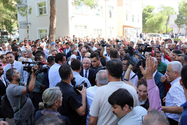 Mardin'de belediyeden çıkarılan şehit yakınları işe alınacak - Resim: 0