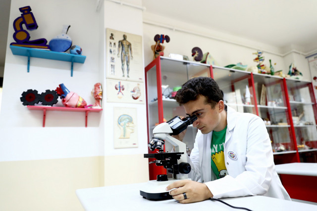 5 yaşında yakalandığı lösemiyi yenen Mesut doktor olacak - Resim: 0