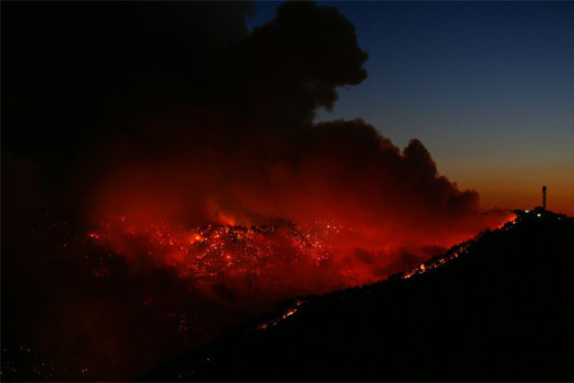 Karabağlar'daki yangın havadan görüntülendi - Resim: 0