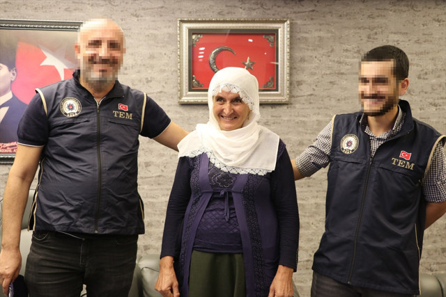 PKK'nın yaptığı alçaklığa bakın! Hacire Akar'ın diğer oğlunu öldürüp askerin üzerine attılar - Resim: 0