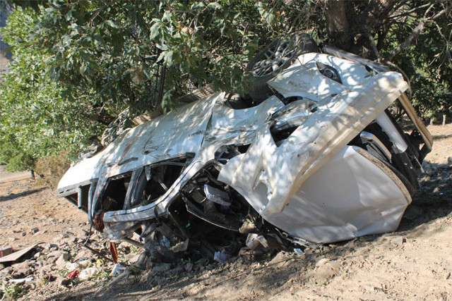 Diyarbakır'da köylüleri taşıyan kamyonete teröristlerden hain tuzak: 7 şehit 10 yaralı - Resim: 0