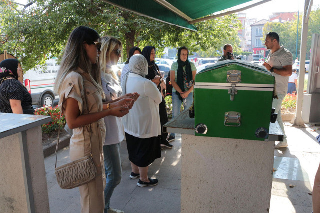 Sami Gökdeniz’in kızı son yolculuğuna uğurlandı - Resim: 0