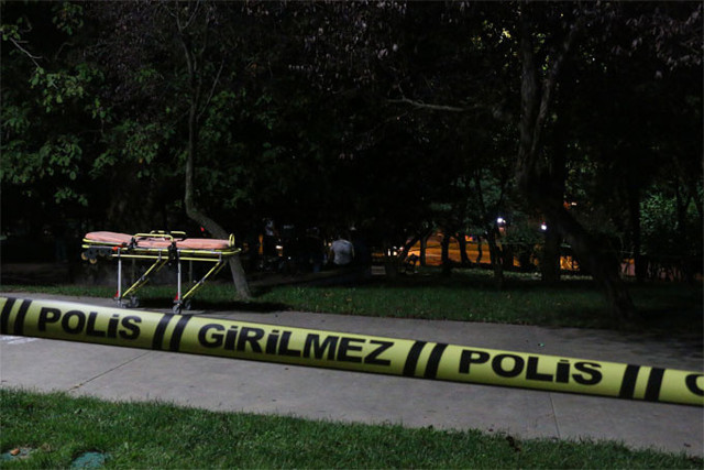 Beşiktaş'ta korkunç görüntü! Ağaca asılı bulundu - Resim: 0