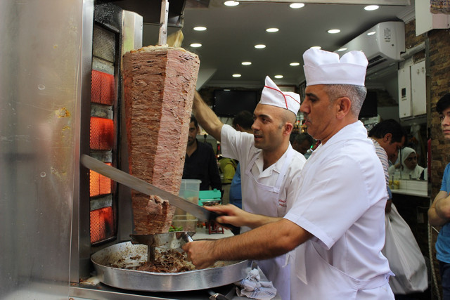 Döner yanarsa kanser çiğ kalırsa ishal yapıyor etin rengine bakın - Resim: 1