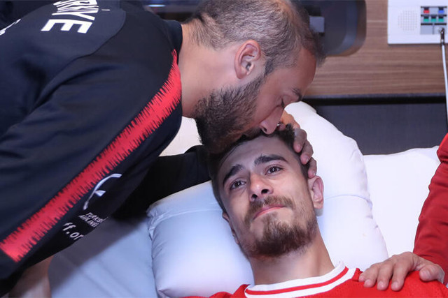 Milli Takım'dan Dorukhan Toköz'ü ağlatan ziyaret - Resim: 0