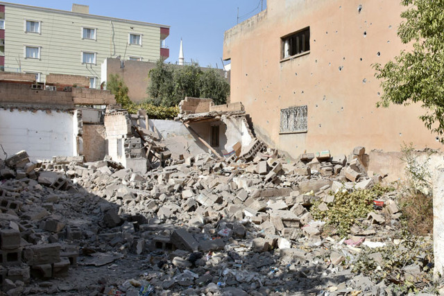 YPG'nin Nusaybin'deki taktiği önce eve sonra toplanan kalabalığa saldırı - Resim: 0