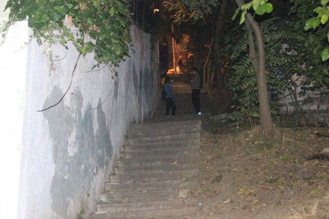 Beşiktaş'ta iğrenç olay! Genç kız çığlık atınca mahalleli uyandı - Resim: 0