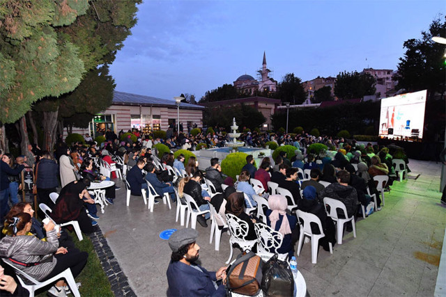 İlber Ortaylı izdihamı! 'İçeri aldır' tezahüratlarına ilginç yanıt - Resim: 2