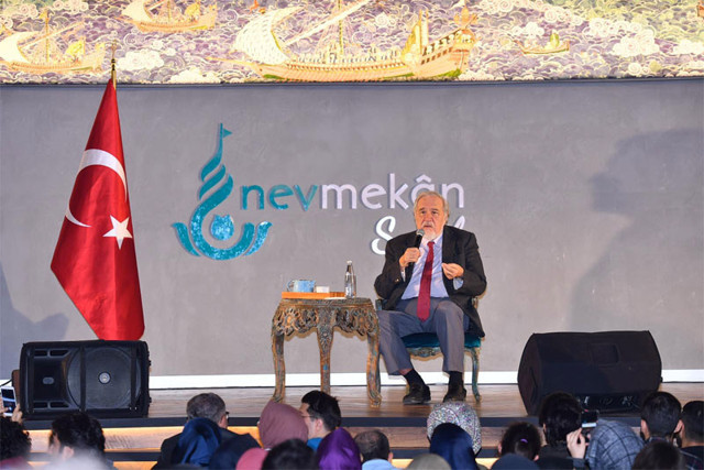 İlber Ortaylı izdihamı! 'İçeri aldır' tezahüratlarına ilginç yanıt - Resim: 0