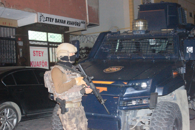 İstanbul’da gece vakti terör örgütü PKK/KCK operasyonu - Resim: 0