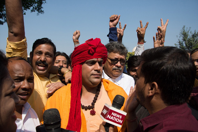 Hindistan Yüksek Mahkemesi Babri Camisi anlaşmazlığında Hindular lehine karar verdi - Resim: 0