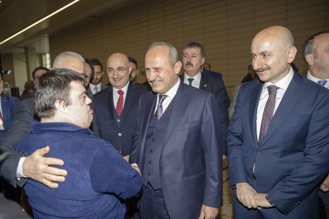 Bakan Cahit Turhan engelli bireyleri hem uğurladı hem söz verdi! - Resim: 1