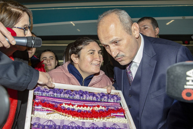 Bakan Cahit Turhan engelli bireyleri hem uğurladı hem söz verdi! - Resim: 2