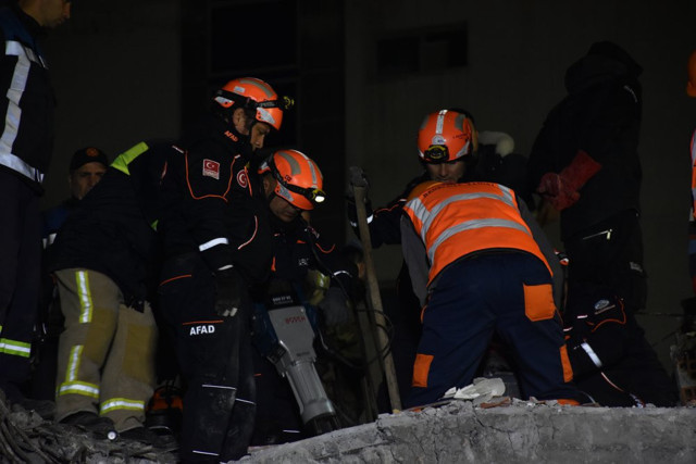 AFAD ve Kızılay Arnavutlukta! Bölgeye ulaşan ilk ekip oldu - Resim: 0