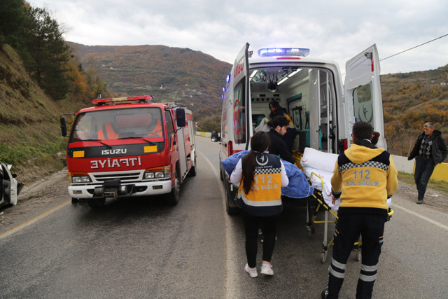 Kastamonu'da tırla otomobil çarpıştı: Çok sayıda ölü ve yaralı var - Resim: 3