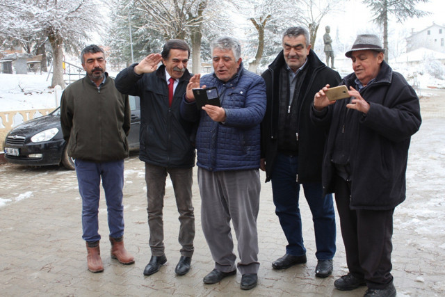 Köyde kurulan kamera sistemi ile gurbetçiler hasret gideriyor - Resim: 2