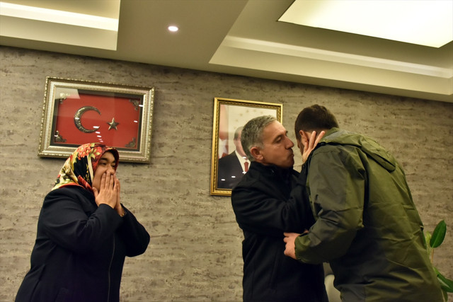 Diyarbakır annelerinden Hatice anne oğluna kavuştu! - Resim: 2