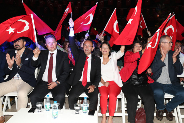 Burak Oğuz'un eşi Burcu Oğuz kimdir ne iş yapıyor mesleği ne? - Resim: 3