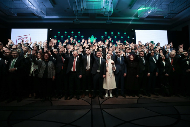 Ahmet Davutoğlu'nun partisinde bir ilk! Ekibi takibe başlıyor - Resim: 0