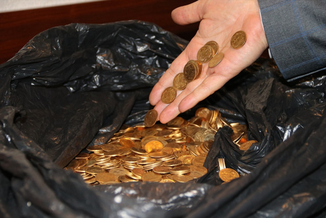 Şanlıurfa'da bir otel odasında tarihi altın para bulundu! Tam 7 kilo - Resim: 0